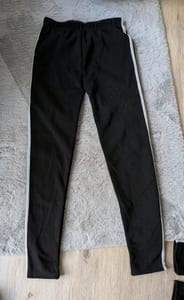 Damen Schwarze Leggings mit silbernen Seitenstreifen – Größe L/XL