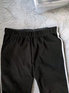 Damen Schwarze Leggings mit silbernen Seitenstreifen – Größe L/XL – Bild 4 von 6