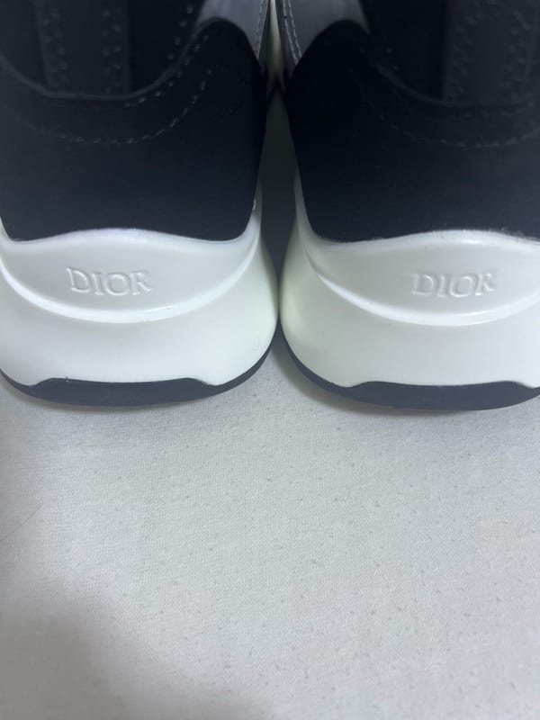 Schwarz-weiße Sneaker mit Schnürung – Herrenschuhe – Größe 42 – Bild 2 von 7
