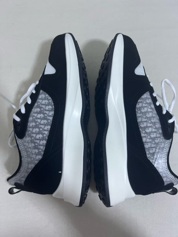Schwarz-weiße Sneaker mit Schnürung – Herrenschuhe – Größe 42 – Bild 3 von 7
