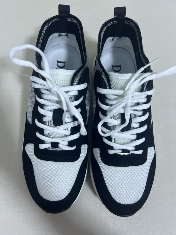Schwarz-weiße Sneaker mit Schnürung – Herrenschuhe – Größe 42 – Bild 4 von 7