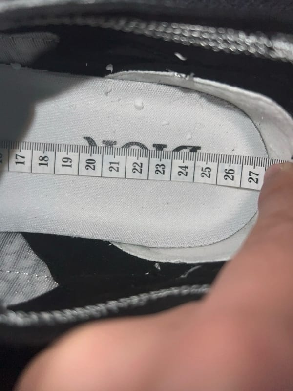 Schwarz-weiße Sneaker mit Schnürung – Herrenschuhe – Größe 42 – Bild 5 von 7