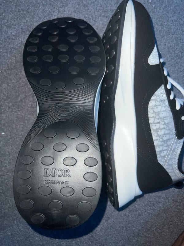 Schwarz-weiße Sneaker mit Schnürung – Herrenschuhe – Größe 42 – Bild 7 von 7