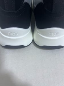 Schwarz-weiße Sneaker mit Schnürung – Herrenschuhe – Größe 42 – Bild 2 von 7