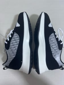 Schwarz-weiße Sneaker mit Schnürung – Herrenschuhe – Größe 42 – Bild 3 von 7