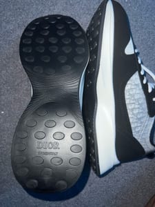Schwarz-weiße Sneaker mit Schnürung – Herrenschuhe – Größe 42 – Bild 7 von 7