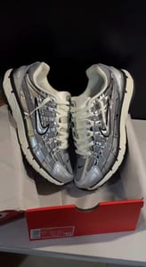 Nike Herren P-6000 – Größe 40 – Silber/Grau – Bild 4 von 4