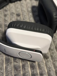 Over-Ear Kopfhörer Weiß mit Schwarz – Bluetooth-Kopfhörer Ohne Ladekabel – Bild 5 von 9