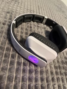 Over-Ear Kopfhörer Weiß mit Schwarz – Bluetooth-Kopfhörer Ohne Ladekabel – Bild 7 von 9