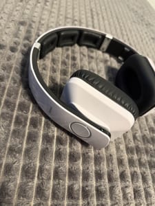 Over-Ear Kopfhörer Weiß mit Schwarz – Bluetooth-Kopfhörer Ohne Ladekabel – Bild 8 von 9