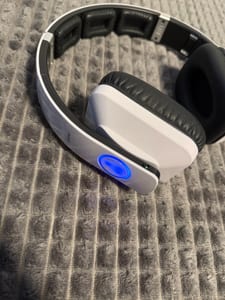 Over-Ear Kopfhörer Weiß mit Schwarz – Bluetooth-Kopfhörer Ohne Ladekabel – Bild 9 von 9
