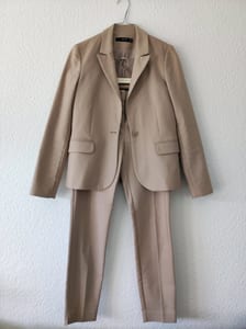 Damen Hosenanzug in Beige – Blazer und Hose – Größe 34