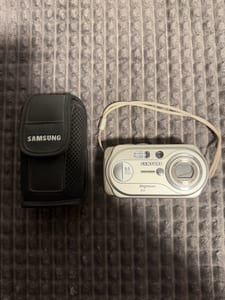 Digitalkamera Digimax A6 mit Tasche und Trageband