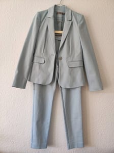 Damen Hosenanzug in Hellblau – Blazer und Stoffhose – Größe 34