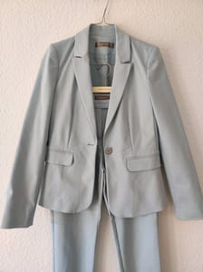 Damen Hosenanzug in Hellblau – Blazer und Stoffhose – Größe 34 – Bild 2 von 8