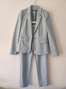 Damen Hosenanzug in Hellblau – Blazer und Stoffhose – Größe 34 – Bild 8 von 8