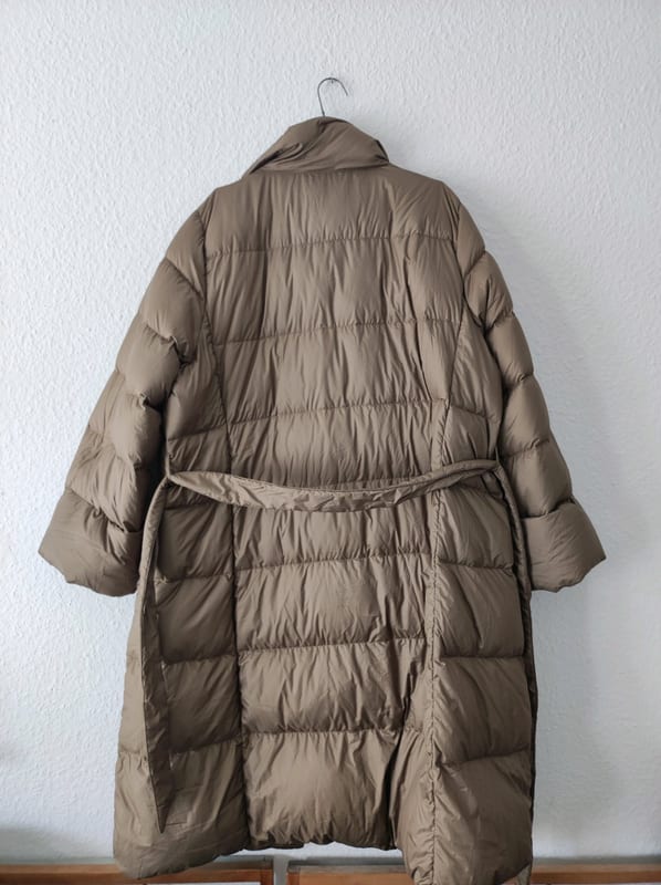 Damen Lange Daunenjacke mit Bindegürtel – Beige – Größe XXL – Bild 7 von 9