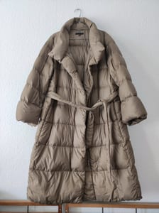 Damen Lange Daunenjacke mit Bindegürtel – Beige – Größe XXL