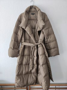 Damen Lange Daunenjacke mit Bindegürtel – Beige – Größe XXL – Bild 3 von 9