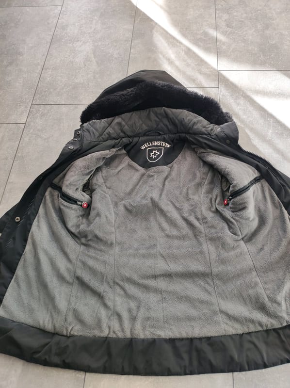 Damen Winterjacke mit Kunstfellkapuze und Gürtel – Schwarz – Größe XS – Bild 8 von 10