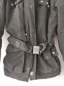 Damen Winterjacke mit Kunstfellkapuze und Gürtel – Schwarz – Größe XS – Bild 2 von 10