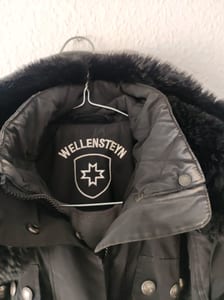 Damen Winterjacke mit Kunstfellkapuze und Gürtel – Schwarz – Größe XS – Bild 3 von 10