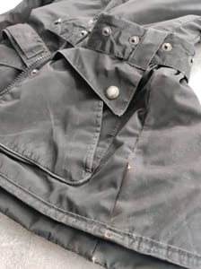 Damen Winterjacke mit Kunstfellkapuze und Gürtel – Schwarz – Größe XS – Bild 7 von 10