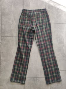 Damen Karierte Hose mit Rot-Grün-Muster, Five-Pocket-Schnitt – Bild 5 von 6
