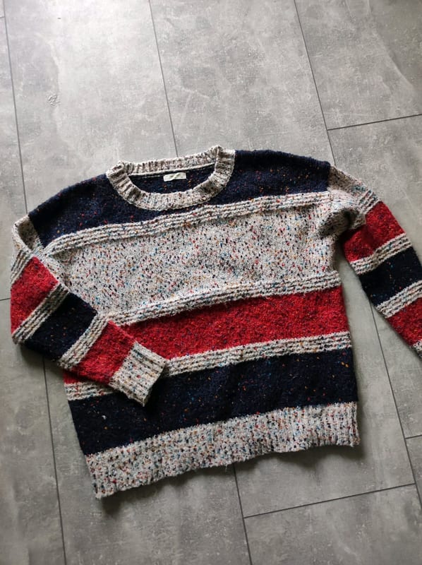 Damen Gestreifter Strickpullover mit Rundhals in Marine, Rot und Beige – Größe M