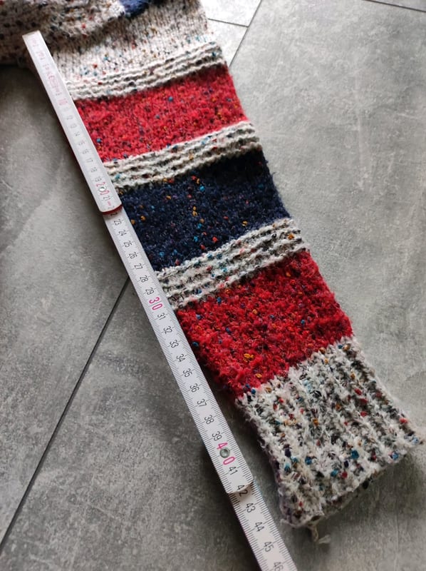 Damen Gestreifter Strickpullover mit Rundhals in Marine, Rot und Beige – Größe M – Bild 6 von 7