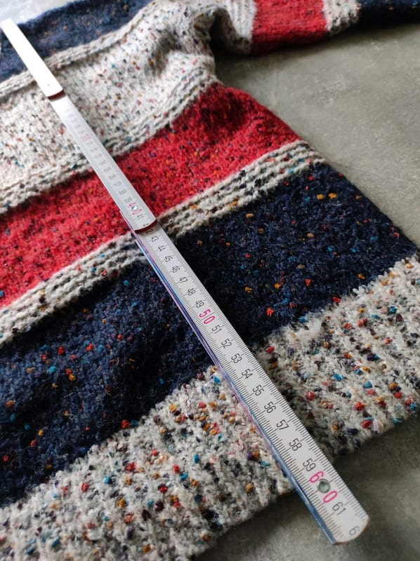 Damen Gestreifter Strickpullover mit Rundhals in Marine, Rot und Beige – Größe M – Bild 7 von 7
