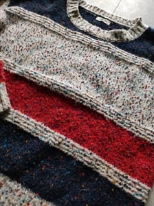 Damen Gestreifter Strickpullover mit Rundhals in Marine, Rot und Beige – Größe M – Bild 2 von 7