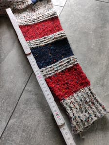 Damen Gestreifter Strickpullover mit Rundhals in Marine, Rot und Beige – Größe M – Bild 6 von 7