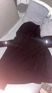 Damen Schwarze Laufjacke mit Kapuze und Reflektoren – Größe M – Bild 2 von 3