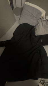 Damen Schwarze Laufjacke mit Kapuze und Reflektoren – Größe M – Bild 3 von 3