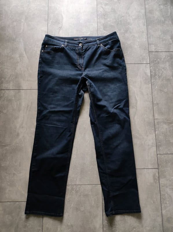 Damen Dunkelblaue Jeans – Straight Fit – Größe 46