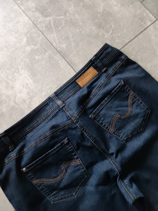 Damen Dunkelblaue Jeans – Straight Fit – Größe 46 – Bild 7 von 8