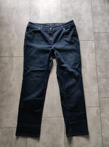 Damen Dunkelblaue Jeans – Straight Fit – Größe 46