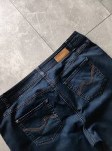 Damen Dunkelblaue Jeans – Straight Fit – Größe 46 – Bild 7 von 8