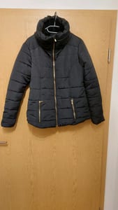 Damen Schwarze gesteppte Winterjacke mit Stehkragen – Größe L/XL