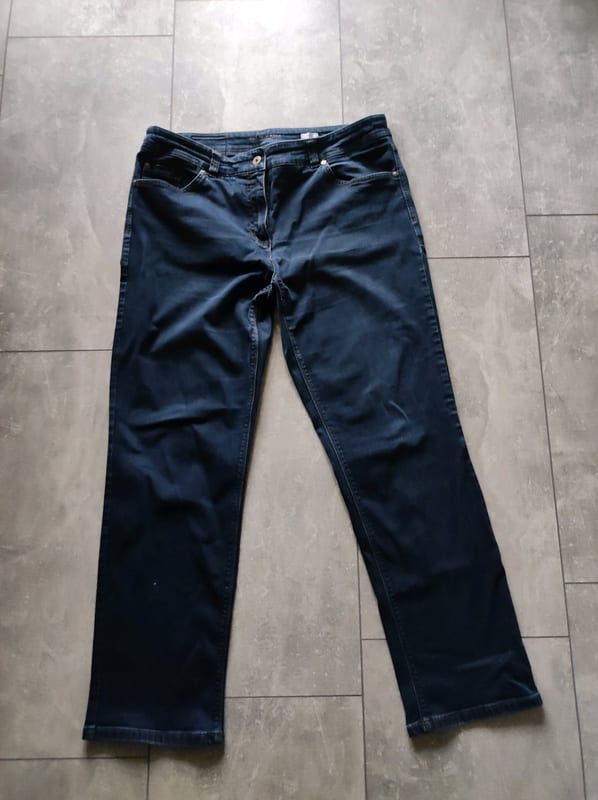 Dunkelblaue Damenjeans, gerader Schnitt – Größe 46