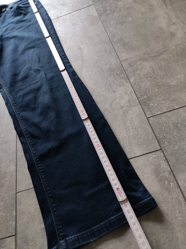 Dunkelblaue Damenjeans, gerader Schnitt – Größe 46 – Bild 3 von 8