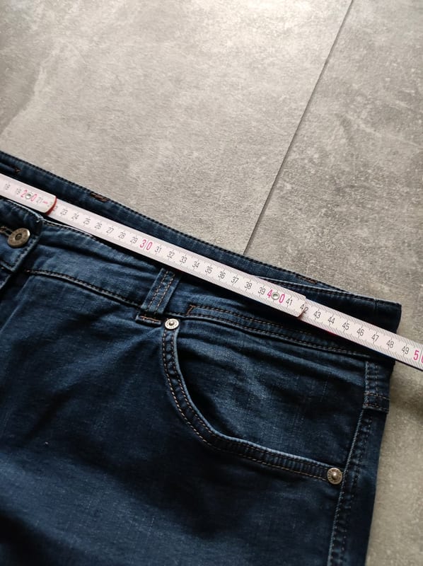Dunkelblaue Damenjeans, gerader Schnitt – Größe 46 – Bild 4 von 8