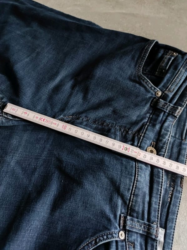 Dunkelblaue Damenjeans, gerader Schnitt – Größe 46 – Bild 5 von 8
