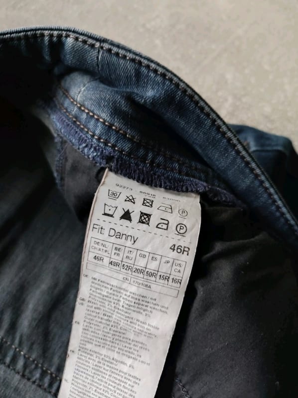 Dunkelblaue Damenjeans, gerader Schnitt – Größe 46 – Bild 6 von 8