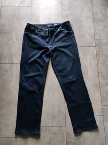 Dunkelblaue Damenjeans, gerader Schnitt – Größe 46