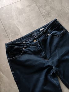 Dunkelblaue Damenjeans, gerader Schnitt – Größe 46 – Bild 2 von 8