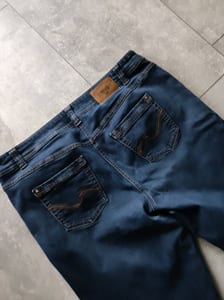 Dunkelblaue Damenjeans, gerader Schnitt – Größe 46 – Bild 8 von 8