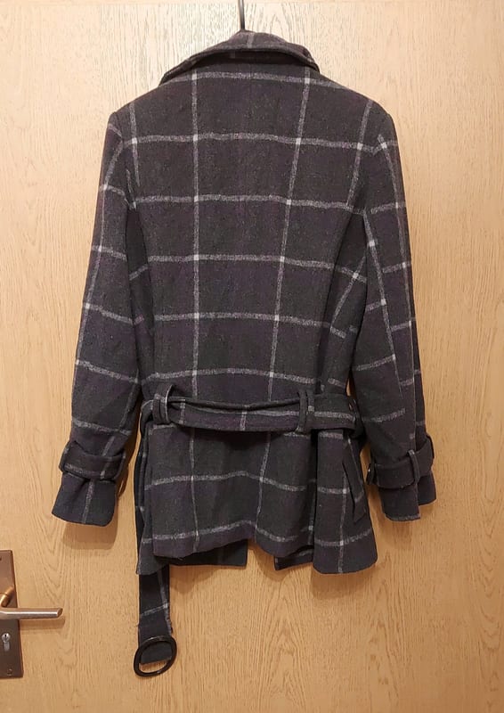 Damen Karierter mantel mit Gürtel – Größe M – Grau/Lila – Bild 2 von 4