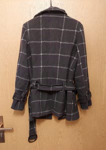 Damen Karierter mantel mit Gürtel – Größe M – Grau/Lila – Bild 2 von 4